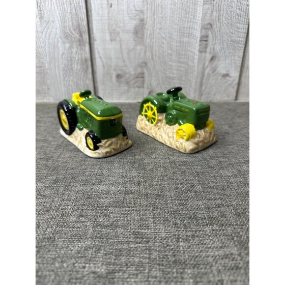 John Deere Tractor Ceramic Salt & Pepper Shakers Licensed Collectible Farmhouse - Picture 3 of 7